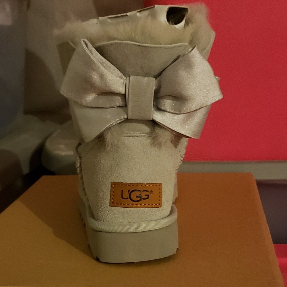 UGG BOOTS - Picture 2 of 2